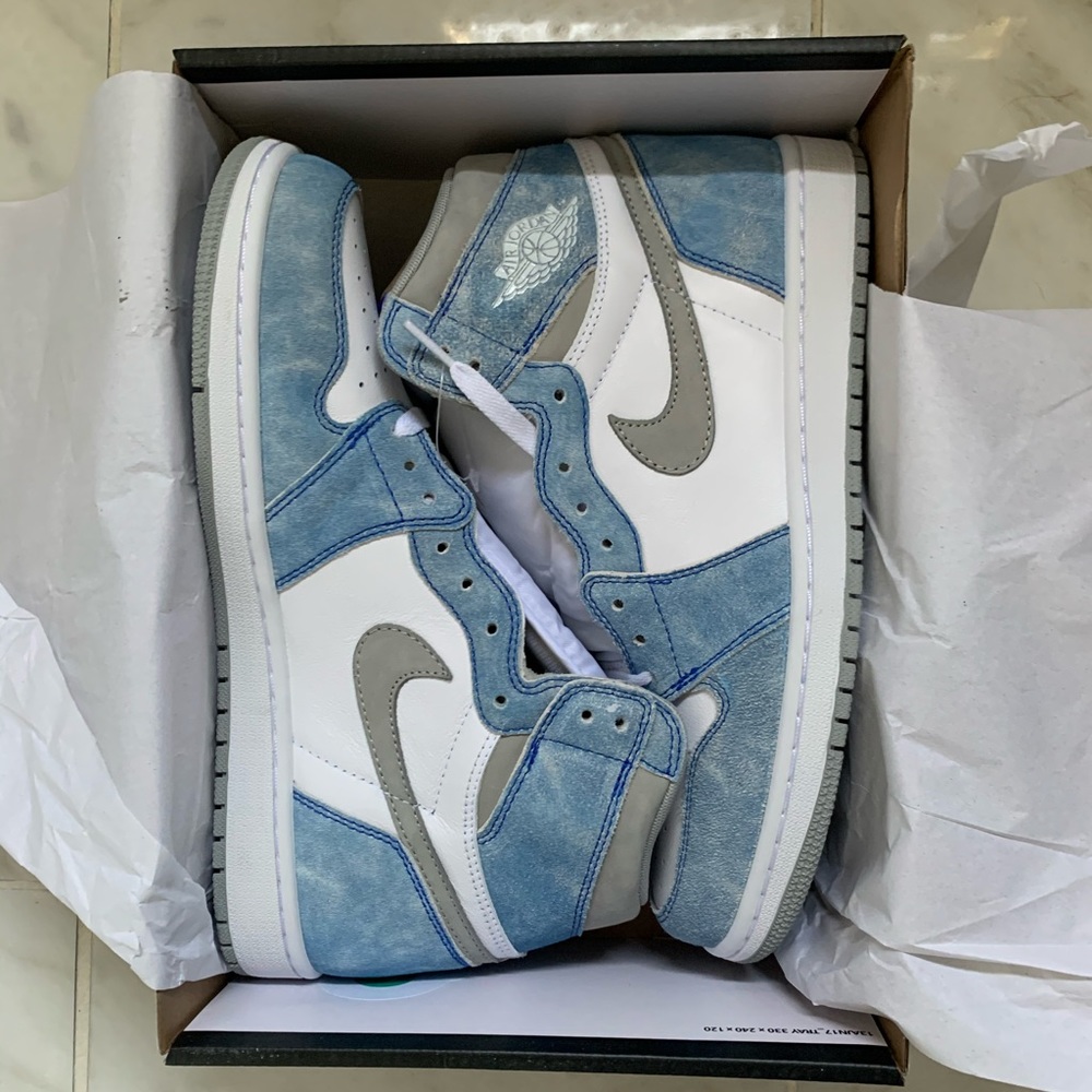 air jordan 1 hyper royal